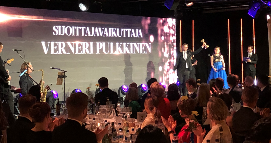 Porssisaatio's tweet photo. Ensimmäinen #Pörssigaala huipentui palkintosateeseen! Lämpimät onnittelut @Vernepu, @HuhtamakiGroup, @AlmaMedia_FI, @RauteOyj, #Lemonsoft, @AittaJuuso, @Konecranes, @Betolar_Oyj, @tecnotree, @SpinnovaPlc, Robert Ingman ja Qt Group! https://t.co/ZmcZ5s7IGw #sijoittaminen #pörssi https://t.co/wSsrDXjEgJ