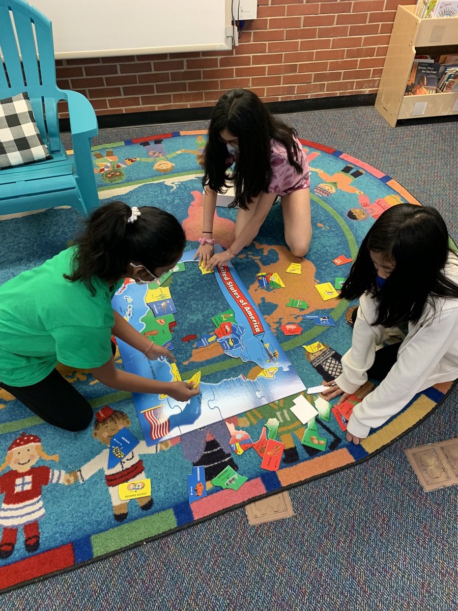 MrsFoxLPS's tweet photo. We had fun quizzing ourselves on our US geography knowledge at the @IvyHill_LMC today! https://t.co/1U4kHD4XzQ
