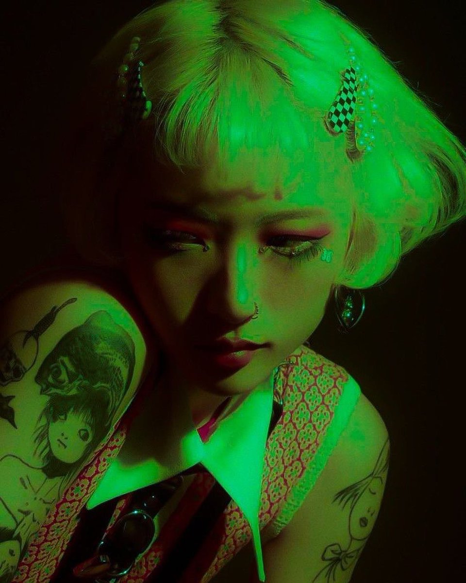 mimblucia's tweet photo. the art 🦷                         the reference 🩸 https://t.co/SUe7xWcLvw