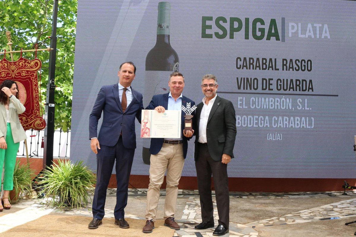 RVRibGuadiana's tweet photo. 🥇Espiga Oro: MADRE DEL AGUA Crianza 2019, @torivinteam SL (Puebla de Sancho Pérez) 
🥈Plata: CARABAL RASGO Vino de Guarda 2019, @BodegaCarabal  (Alía)
🥉Bronce: VIZANA Crianza 2019, @bodegavbarros  (Almendralejo)

 #rutadelvinoriberadelguadiana #vino #premio #do #premiosespiga https://t.co/HuMlTioNmt