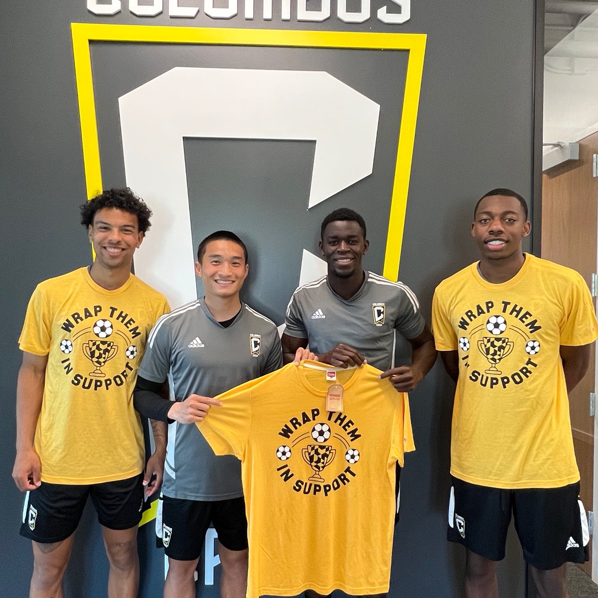 ColumbusCrew2's tweet photo. Supporting children’s mental health 🖤💛

Get your Wrap Them in Support shirt from @TheCrewShop now, and come out to @LowerFieldCbus to support Crew 2 and the Crew on May 21 for On Our Sleeves Day.

Proceeds benefit @OnOurSleeves and @nationwidekids. 

#Crew96 | #VamosColumbus https://t.co/8tRdNd6Eli