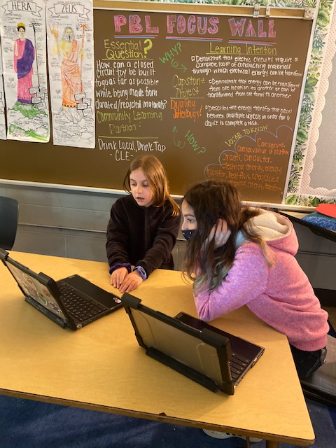 RHTAgrade4's tweet photo. Researching Ohio inventions and inventors before we become inventors ourselves later this week with our Jitterbug circuitry project! @NRCSStem @NRCSRangers @OSLN https://t.co/rAnUX07L9y
