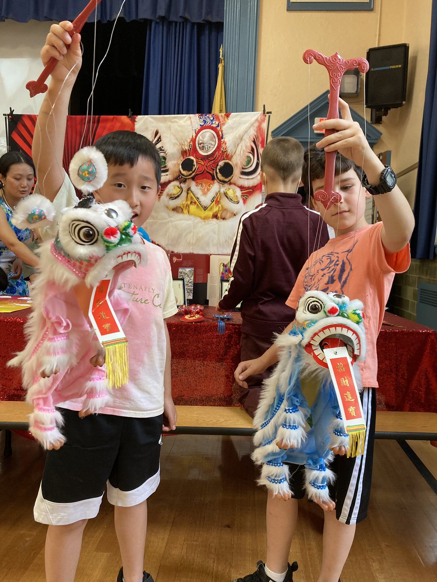 BBH_Yoo's tweet photo. Museum Day at Mackay! A big Shout-Out to the Tenafly Chinese Parents Association for educating our students about the Chinese culture! #TeamMackay https://t.co/hd5S4Jx7Bj