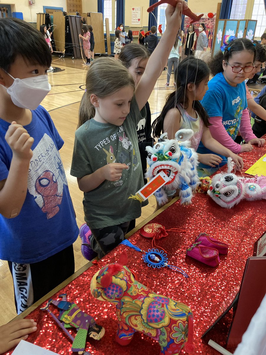 BBH_Yoo's tweet photo. Museum Day at Mackay! A big Shout-Out to the Tenafly Chinese Parents Association for educating our students about the Chinese culture! #TeamMackay https://t.co/hd5S4Jx7Bj