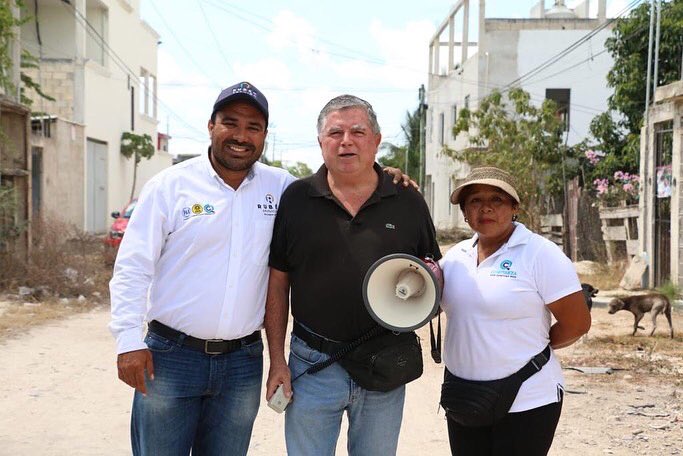 rubentrevinoa's tweet photo. En nuestra #Caminata de hoy me reuní con las personas que hacen que #Cancún funcione todos los días. Junto con quien será mi suplente, Clara Uribe, hemos hecho un gran equipo 🤜🤛. Estamos haciendo proyectos para cambiar las cosas, para #MejorarEnSerio. ¿Te unes? #Confianza https://t.co/dtUGye8RIw