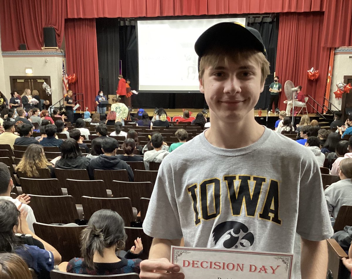 Amundsen_HS's tweet photo. Whitney and Daniel proudly wear the name of their university that they will be attending next year. https://t.co/R8MHWXC2b6