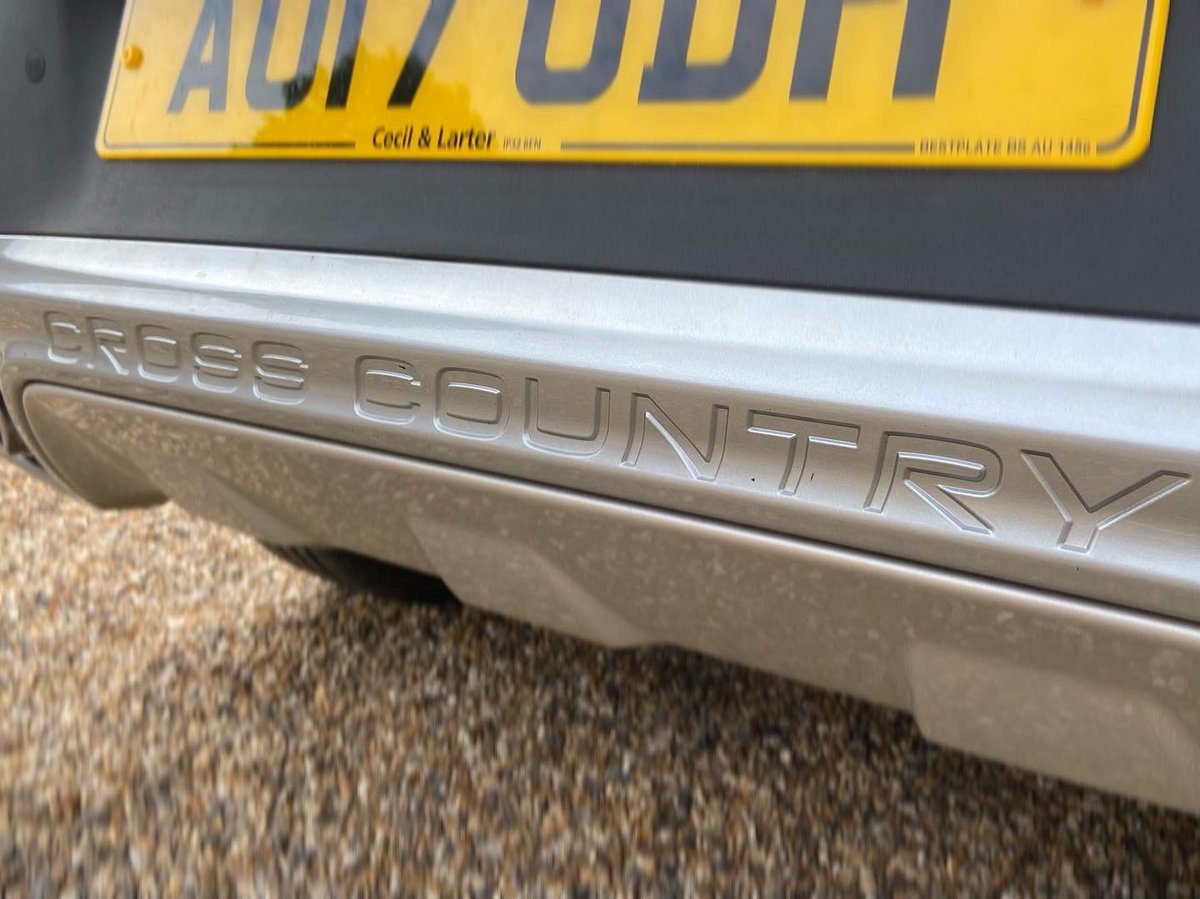 CecilandLarter's tweet photo. CROSS COUNTRY PRO 🏞

This 2017 Volvo V40 D2 Cross Country Pro is the perfect hatchback for all your adventures 🌍

✔️ Winter Pack
✔️ Rear Park Assist
✔️ Sensus Navigation
✔️ 17” Alloy Wheels

💻 https://t.co/fyQmJp2AGZ

#volvo #v40 #burystedmunds #norwich #suffolk #norfolk https://t.co/3ACr9PkxDt