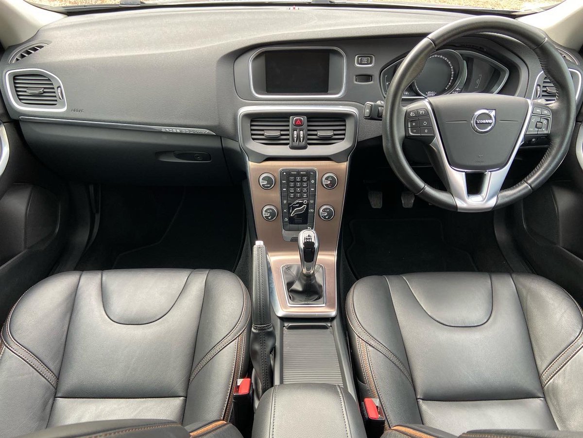 CecilandLarter's tweet photo. CROSS COUNTRY PRO 🏞

This 2017 Volvo V40 D2 Cross Country Pro is the perfect hatchback for all your adventures 🌍

✔️ Winter Pack
✔️ Rear Park Assist
✔️ Sensus Navigation
✔️ 17” Alloy Wheels

💻 https://t.co/fyQmJp2AGZ

#volvo #v40 #burystedmunds #norwich #suffolk #norfolk https://t.co/3ACr9PkxDt