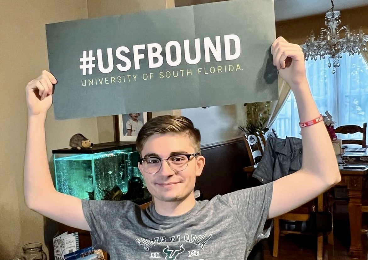 USouthFlorida's tweet photo. As we say goodbye to the Class of 2022, we are thrilled to see all those who are #USFBound! We’ll see you in the Fall, Bulls! 🤘💚💛
📸IG: ednacristinatirado, raquel.andreaa, hedgepeth_.glenn, julialorrayne https://t.co/p3yGdFKUPC