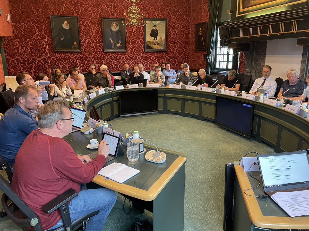 Na het afleggen van de eed of gelofte zijn 16 commissieleden geïnstalleerd. Ze kunnen gelijk aan de slag met een gecombineerde commissievergadering over de Kustvisie IJsselmeerkust Aan ‘ t Meer 2030.