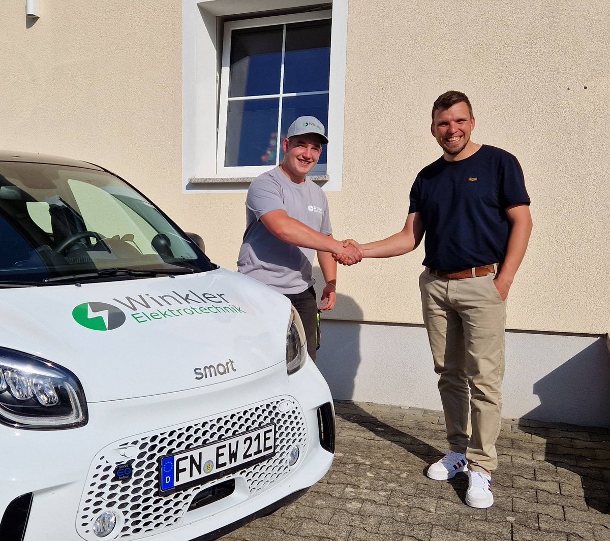 Michael52037051's tweet photo. Wir haben wieder #Zuwachs bekommen 😎
Adrian wird uns in #Zukunft #tatkräftig unterstützen!

Wir freuen uns sehr auf die gemeinsame #Zeit mit Dir!
Einen erfolgreichen #Start und gutes #Gelingen! 👍 https://t.co/bfFBEnVD5J