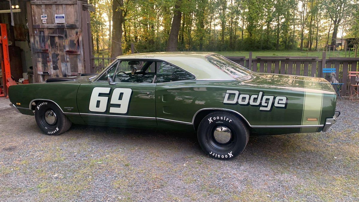 BrothersBelgian's tweet photo. What is your favorite car ? https://t.co/PmVgPBPRgI