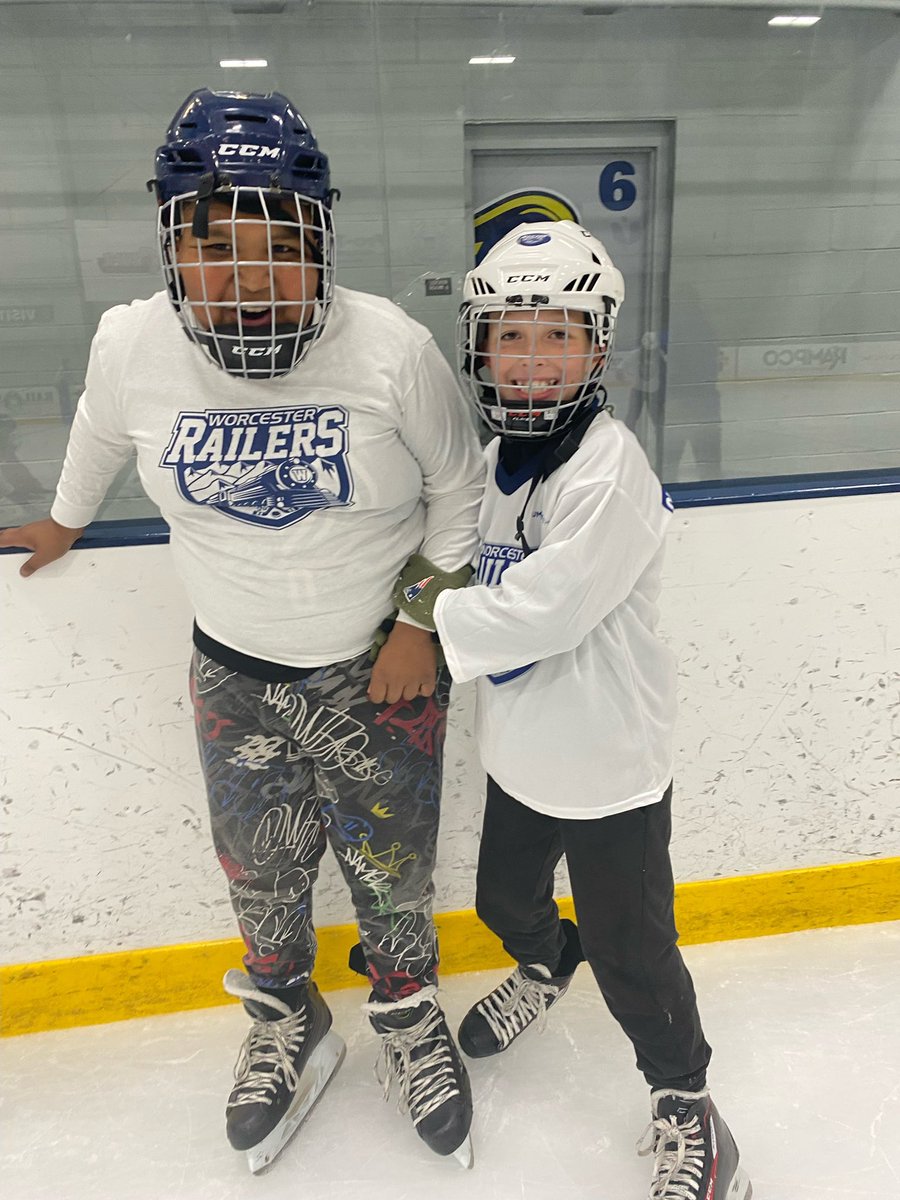 UnionHillSchoo1's tweet photo. Great day for our grade 4 students. Spent some time on the ice with @RailersHC and enjoyed every bit. Thank you for the fun day. They were so excited to share their experience. https://t.co/9gvNX2ulLQ