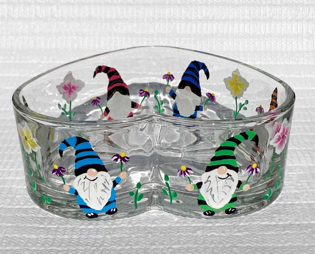 ipaintitpretty's tweet photo. https://t.co/IhpzWVmhQ5 #candydish #brighthomedecor #heartbowl #TMTinsta #gnomesandflowers #etsygifts #etsyfinds #homedecor https://t.co/09mmA798K9