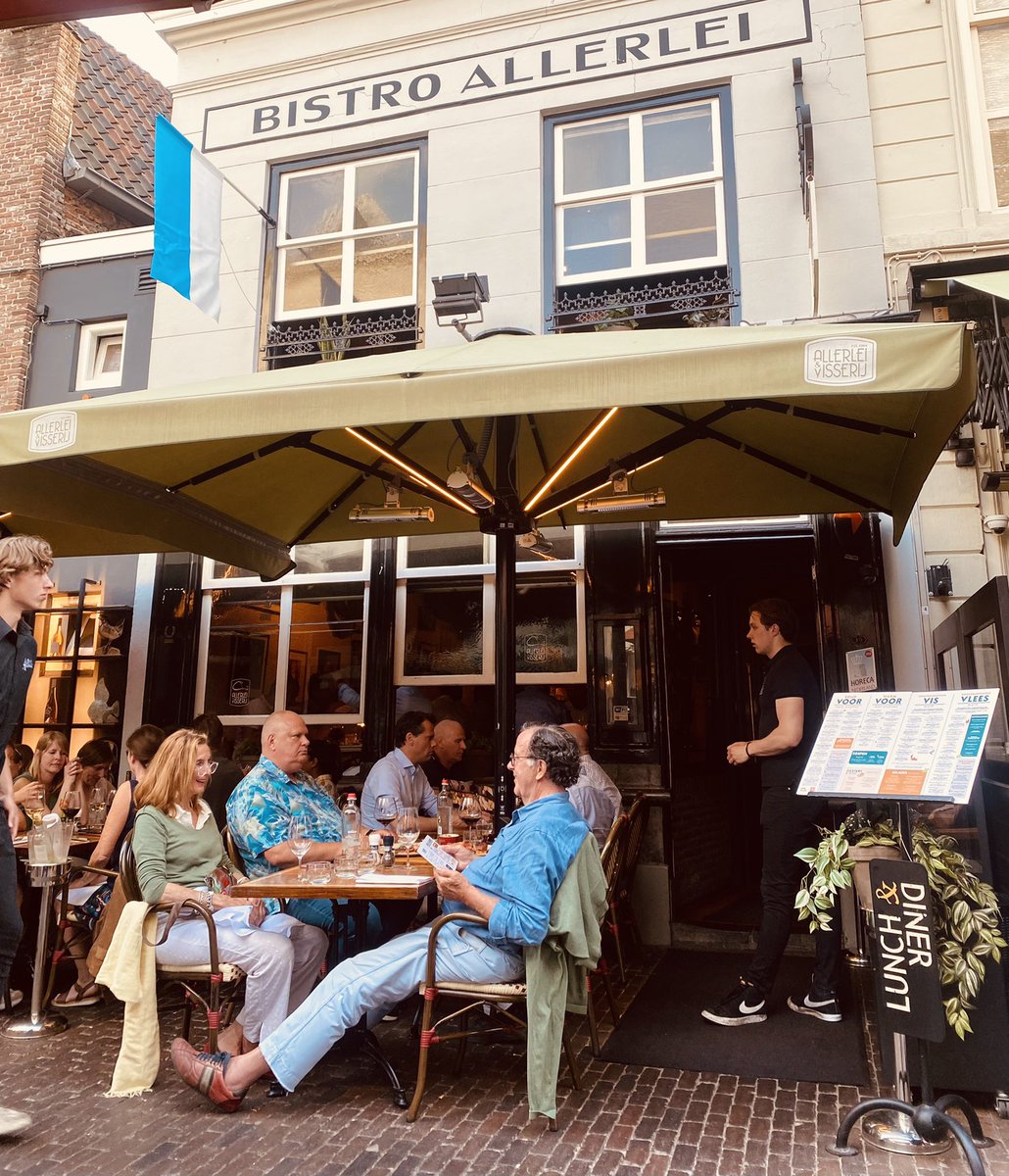 ❤️🤍💛 Den Bosch ❤️🤍💛
<a href="/Allerlei_DB/">Allerlei & Visserij - Den Bosch</a> #korteput #denbosch #jetaime
