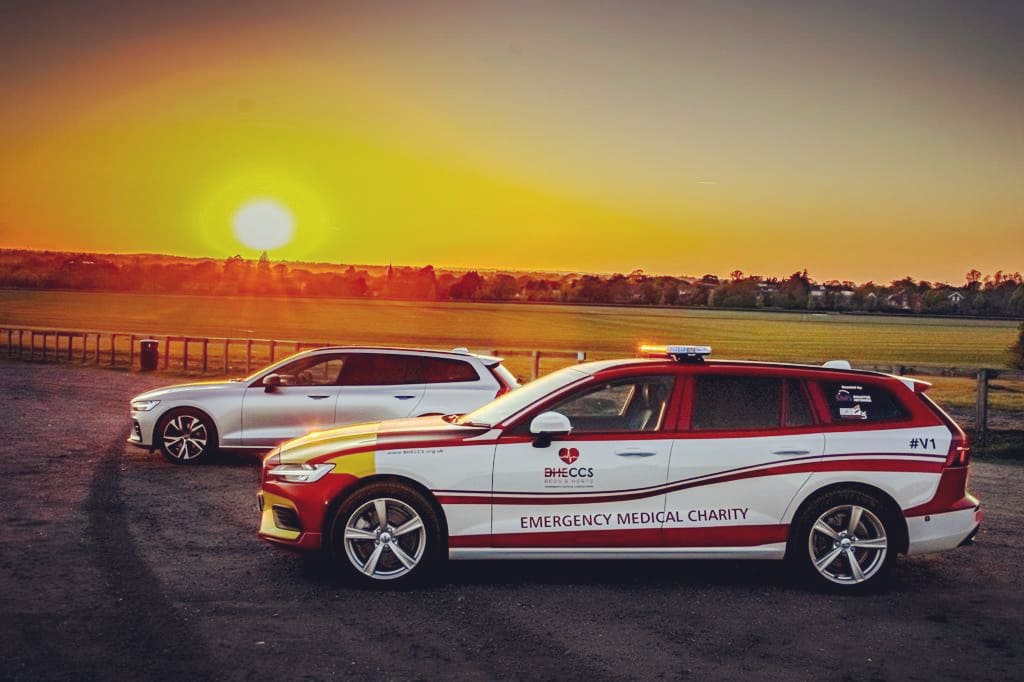 Our team Dr <a href="/londonsdrcosmo/">Cosmo</a> CCP @JoBromley4 &amp; @_Tom_A_Ward have been volunteering to support <a href="/EastEnglandAmb/">EEAST Ambulance Service</a> with patient care 

They performed an emergency anaesthetic &amp; treated another patient with an open fracture,normally this can only be performed in hospital

<a href="/EEAST_AirOps/">EEAST AirOps Team</a>