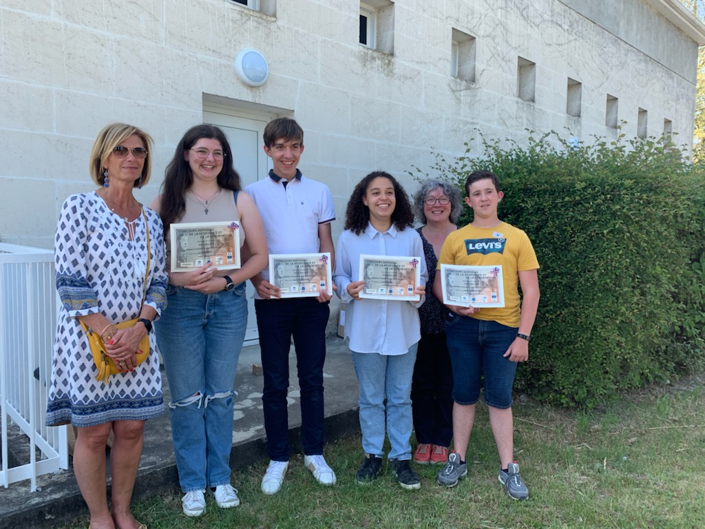 CollegeCasteret's tweet photo. 👏 à nos élèves de 3e qui décrochent un Prix d' excellence au #CNRD et dont le travail très original va concourir au national. Demain rencontre avec une ancienne déportée @dsden16 @acpoitiers @CBetermin https://t.co/ogXBDcsZ8P