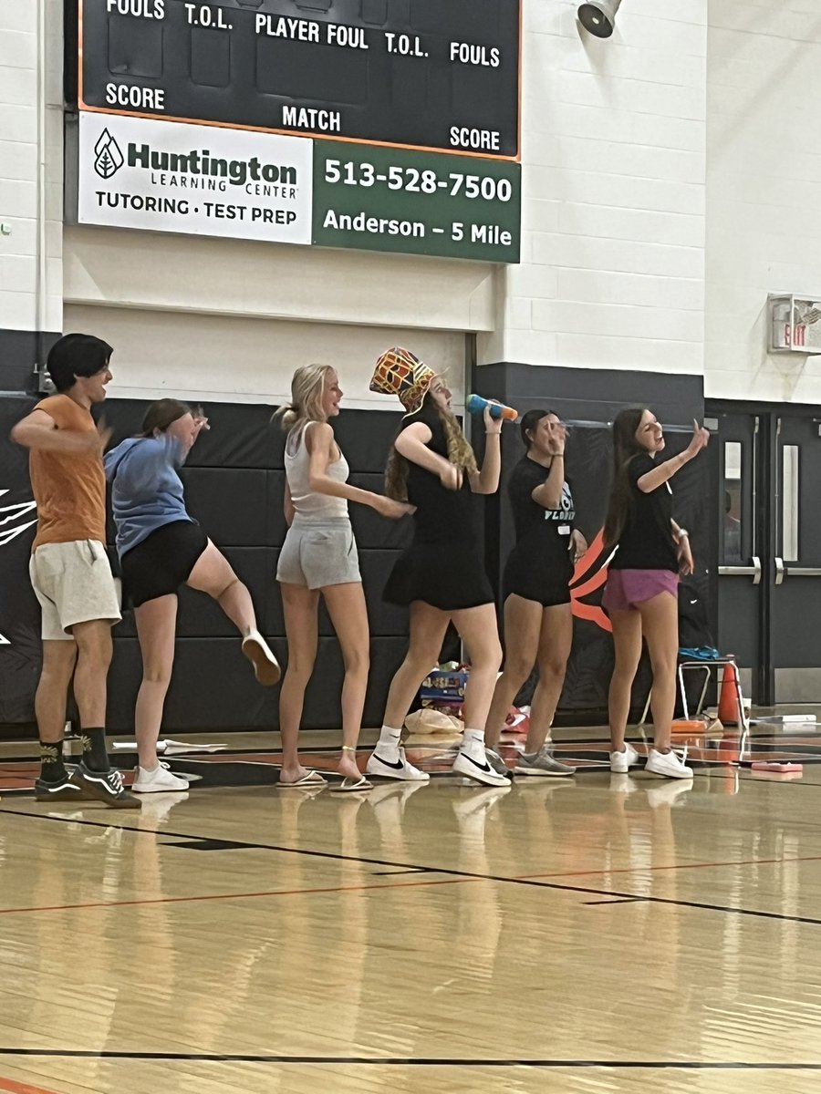 AHSLinkCrew's tweet photo. Lip Sync battle time! #linkcrew https://t.co/sQi6LzIdQ2