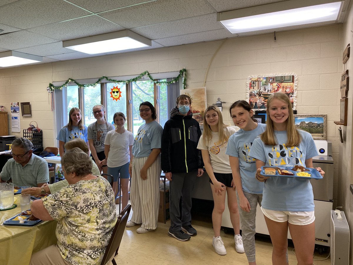 Members of #NHS volunteered to serve birthday dinners at the senior diner today. @FairburyJeffs #JeffPride #communityservice