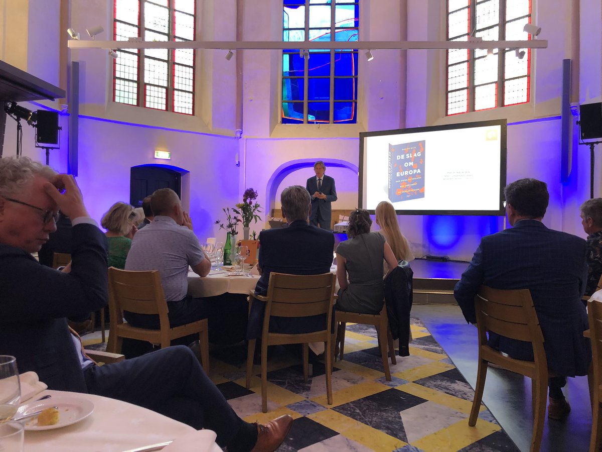 Uitgenodigd bij jaardiner <a href="/Windesheiminfo/">Hogeschool Windesheim (inactief)</a> met <a href="/robdewijk/">rob de wijk</a>   Strategisch, culinair goed verzorgd <a href="/sterncatering/">Stern Catering en Partyservice</a> en natuurlijk mooi om iedereen weer te zien. @RegioZwolle