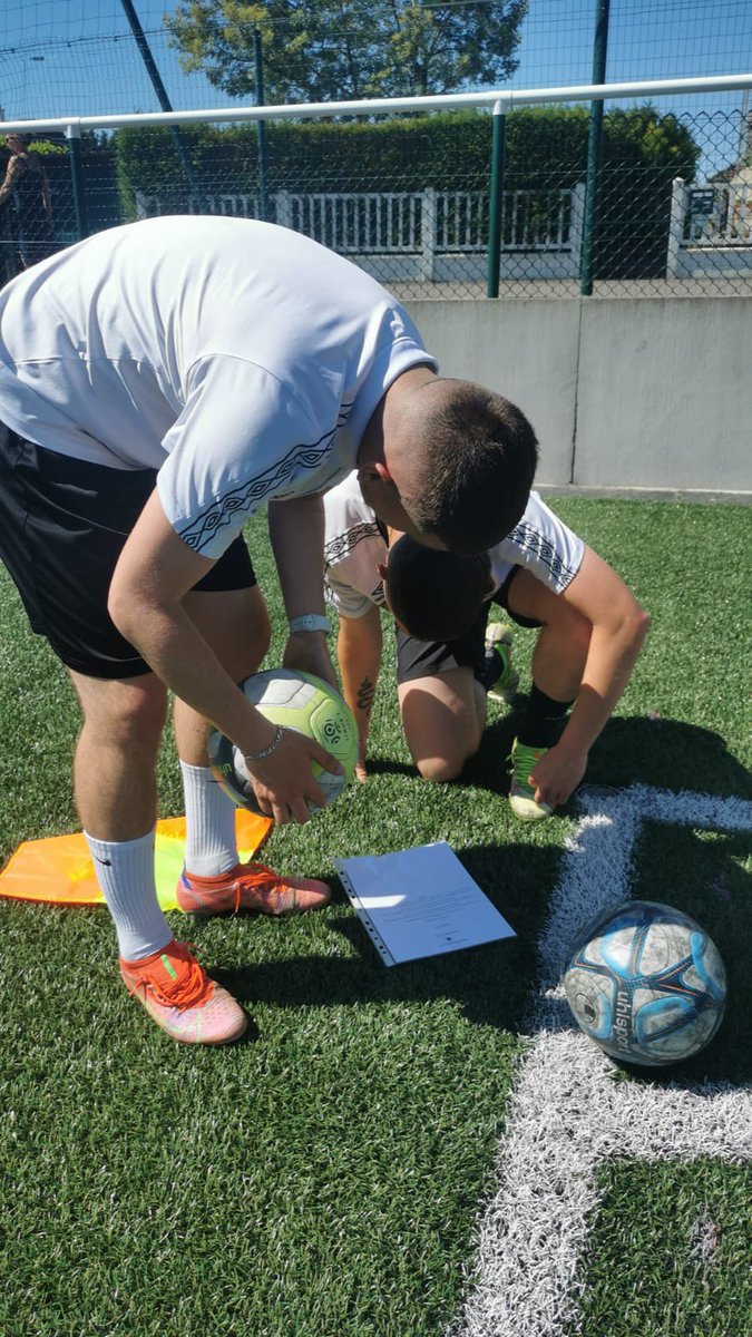 LFNofficiel's tweet photo. Mikael Lesage était aujourd’hui sur les installations du @SMCaen pour une journée d’initiation à l’arbitrage avec les stagiaires BPJEPS ✅
Une journée bien chargée pour les 24 futurs éducateurs ⚽️ https://t.co/YUwBLsD26T