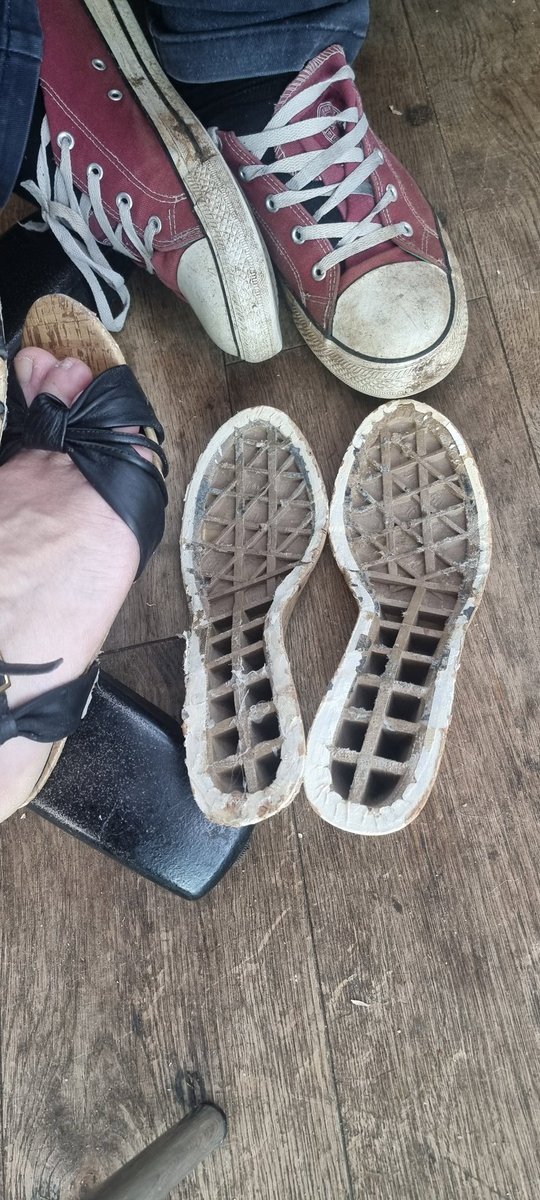 ljmarsh83's tweet photo. Seeing @JasonManford in Norwich tonight and you know you're in for a good laugh when even the soles of your shoes fall off!! From heals to flats!! https://t.co/iPLveZ7JMg