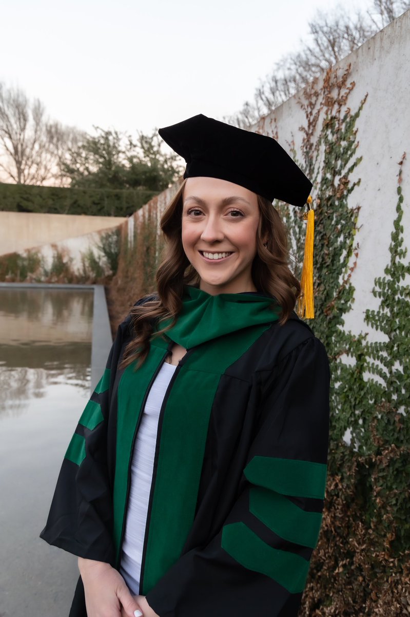 AubreySwilling's tweet photo. graduating with honors in the top 10% of my class next week 🥳 as a first gen doctor I had no idea what I was getting into, but it feels like God made me for this. https://t.co/moKStj0tTf