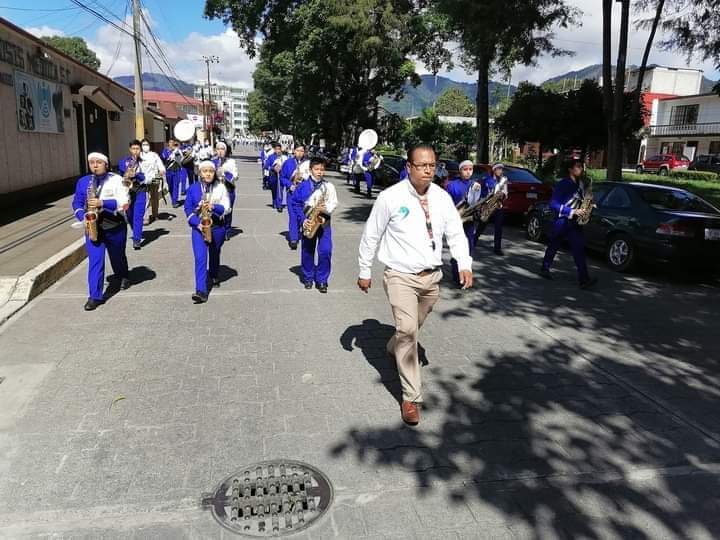 AzulesBand's tweet photo. El día 27 de abril fue la revista para el desfile del 5 de mayo, dónde tuvimos un excelente resultado.

#BLMB 
#SomosCentroEscolar https://t.co/E0e5yzg7lh
