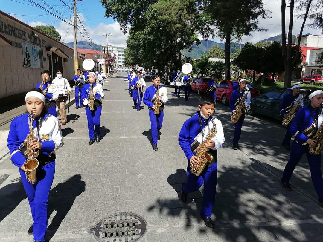 AzulesBand's tweet photo. El día 27 de abril fue la revista para el desfile del 5 de mayo, dónde tuvimos un excelente resultado.

#BLMB 
#SomosCentroEscolar https://t.co/E0e5yzg7lh