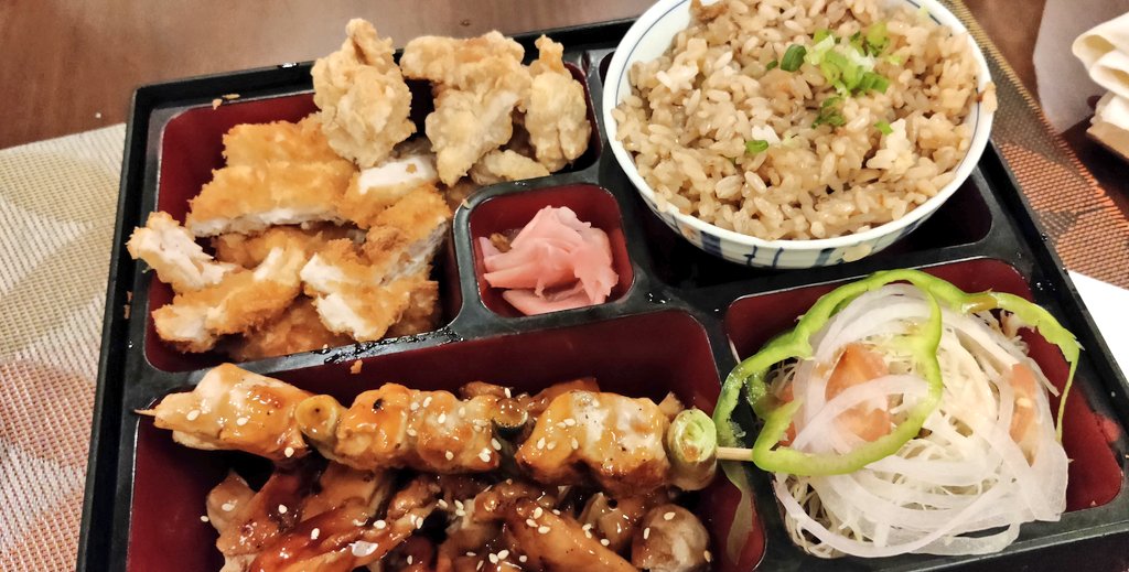 Wisevenus's tweet photo. The yummy Japanese bento box we had at #Asialive #AvariKarachi ,one of the best restaurants along with #Skybarbecue at #AvariTowers.💙💙 https://t.co/8TD9zks3k0