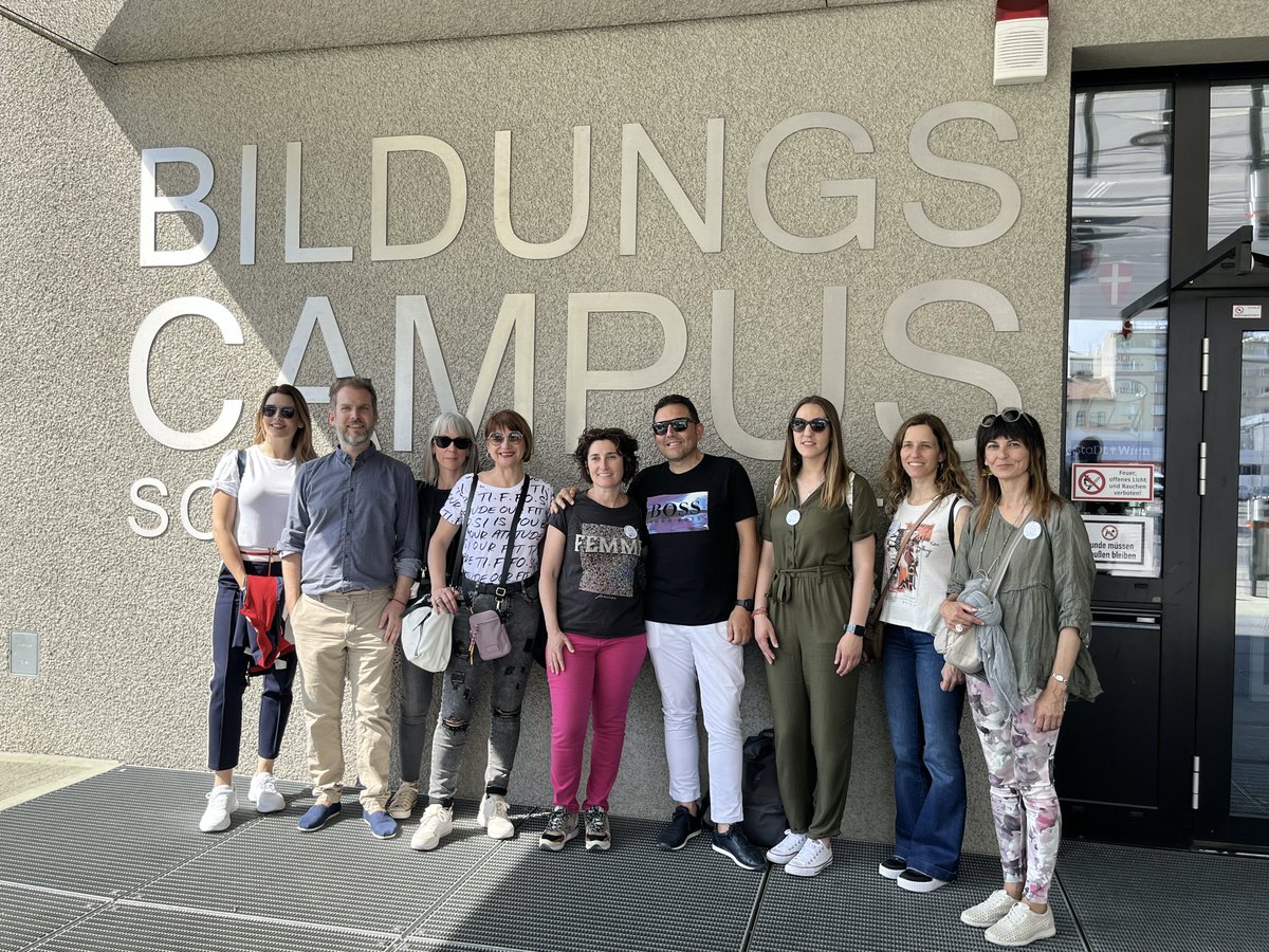 ¡#ErasmusEscuela21 DÍA 1! Esta semana han venido a nuestra sede en #Viena a trabajar en el diseño de escuelas innovadoras, #docentes y líderes educativos de centros de Valencia y Madrid😃 Abrimos hilo para contaros el primer día de trabajo colaborativo <a href="/GVA_Cefire/">Formació, Innovació i Recursos per al Professorat</a> <a href="/GVAeducacio/">GVA Educació</a>.