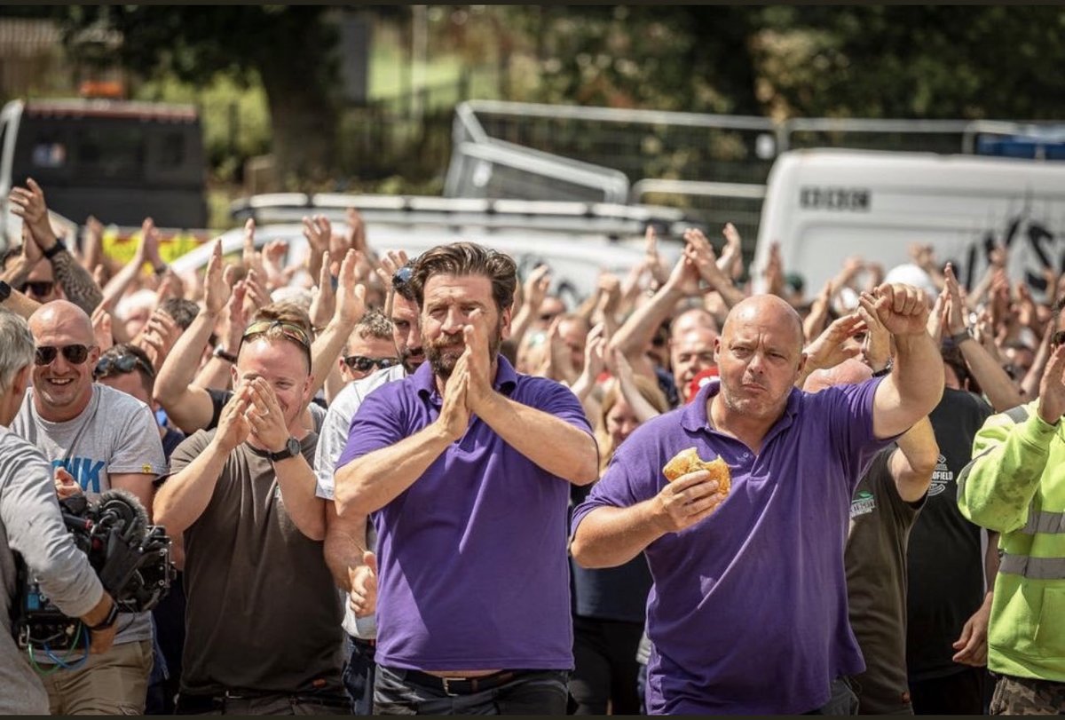 Tonight at 8.00pm watch @MrNickKnowles in @DIYSOS in one of my favourites.