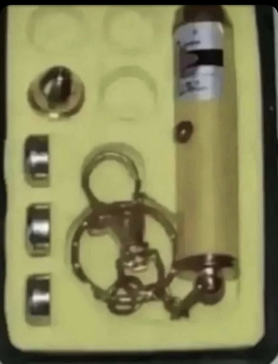 roooooagan's tweet image. لو يشوفونه هالجيل بيحسبونه شيشه الكترونيه :