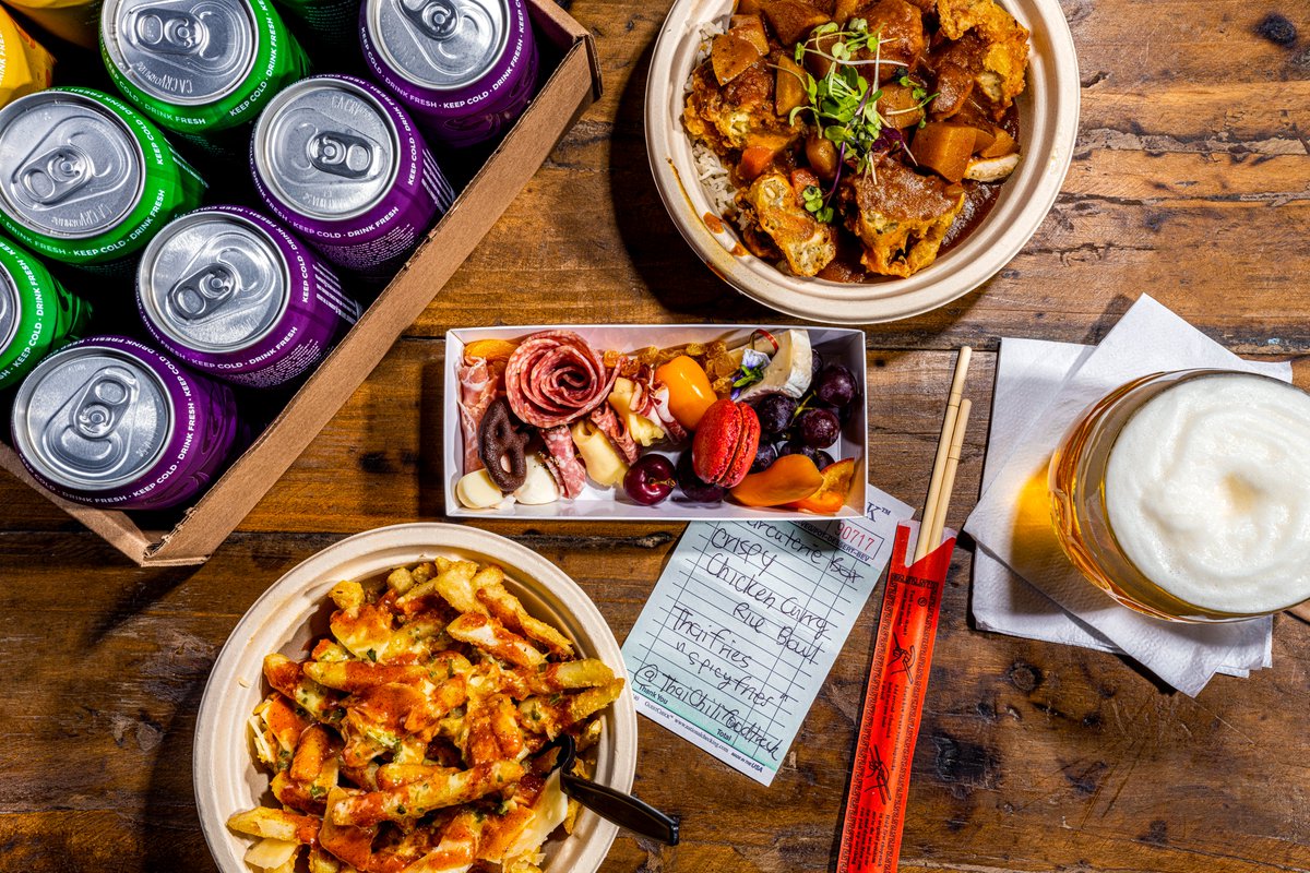 TreeHouseBrewCo's tweet photo. Chicken Curry Rice Bowl. Thai Spicy Fries. Helles Lager. 

It all tastes better than it looks, and can be had this evening at Tree House with the assist from our friends at Thai Chili Food Truck!

https://t.co/WaVtfuHtpB https://t.co/PsWW8oD3Yx
