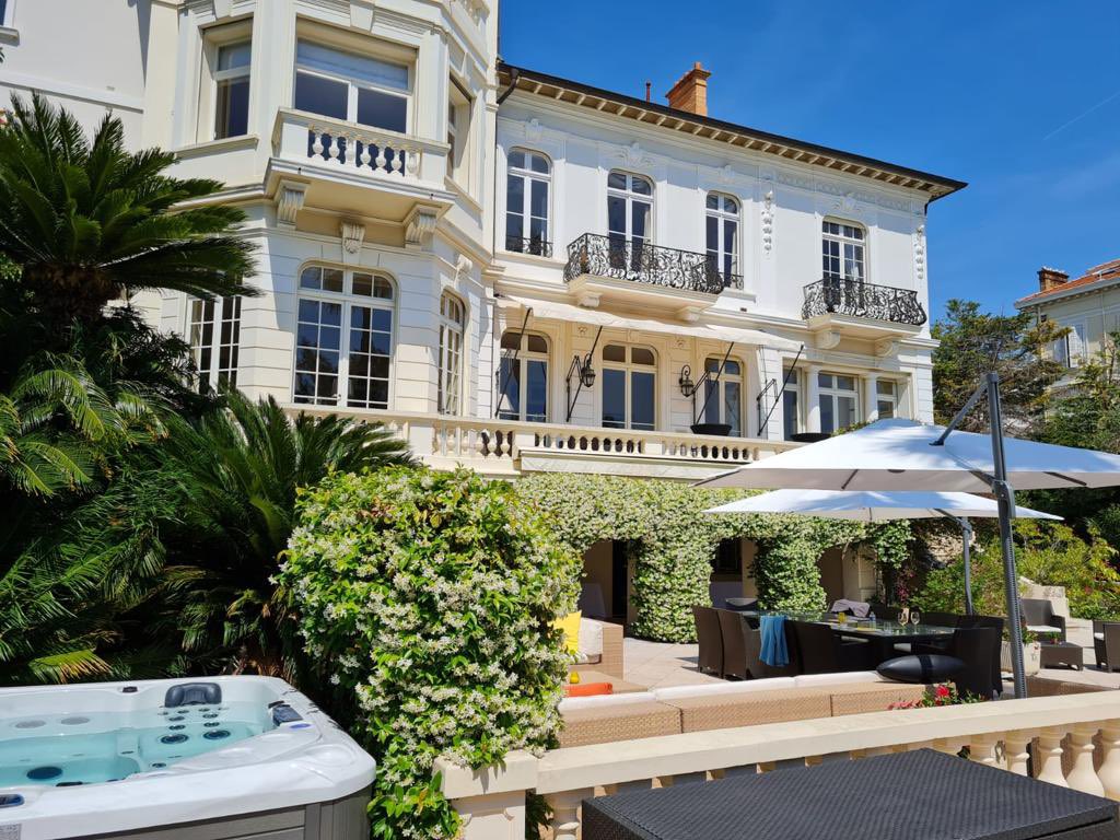 Villalabri's tweet photo. #CannesFilmFestival2022  the fun has begun… @Villalabri 😎😎😎 https://t.co/zJMhK71DS1
