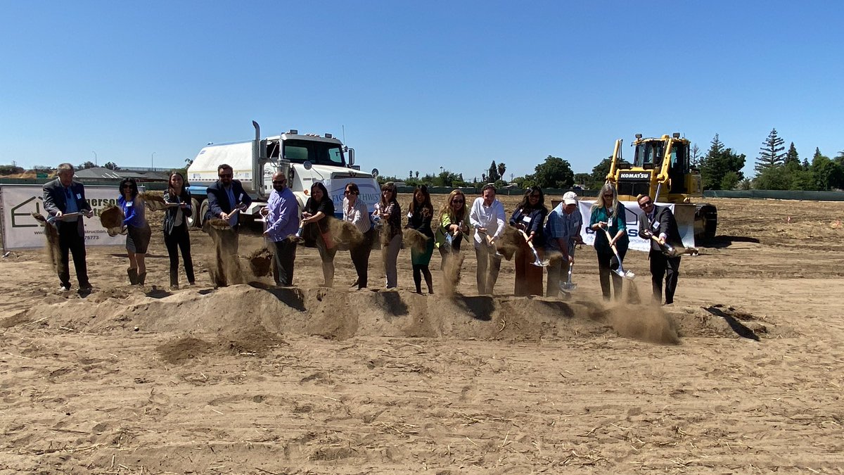 fionama's tweet photo. Mayor Martha Flores, Vice Mayor Kellie Carrillo, City Councilmember Lawana Tate, Porterville Community Development Dir Jason Ridenour, City Mgr John Lollis &amp; others excited for 68 affordable units coming summer ‘23. 🙌 Cong Mike Thompson for federal 9% Disaster Credits. #CTCAC https://t.co/vdZxWlBFxa