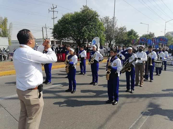 AzulesBand's tweet photo. Les compartimos algunas fotos del desfile del 5 de mayo en la ciudad de Puebla, gracias a los instructores Gemma Sánchez, David Martínez, Alejandro Quijano y Nicho Alonso así como a los padres de familia por todo su apoyo sin duda alguna el mejor 5 de mayo.
#SomosCentroEscolar https://t.co/tPBBtFJOnY