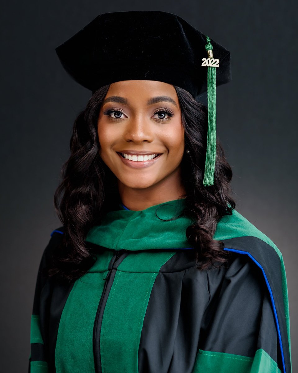 DrShanMD_'s tweet photo. 10 years, 3 degrees later. Dr. Shannalee M. Stephens, M.S., M.D. #Classof2022 https://t.co/WODhoYnYKV