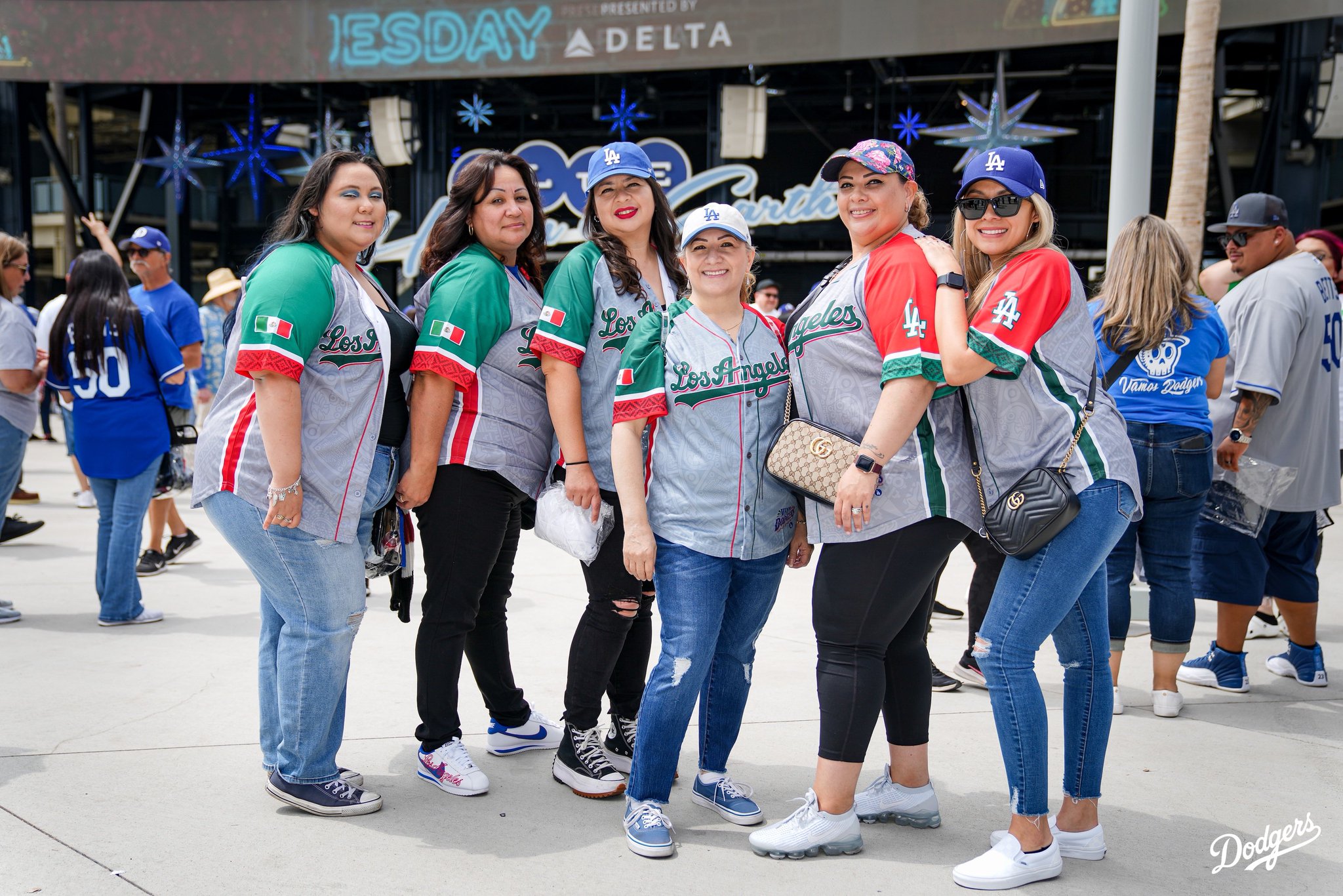 Los Angeles Dodgers on Twitter "¡Viva México! 🇲🇽 Mexican Heritage Day