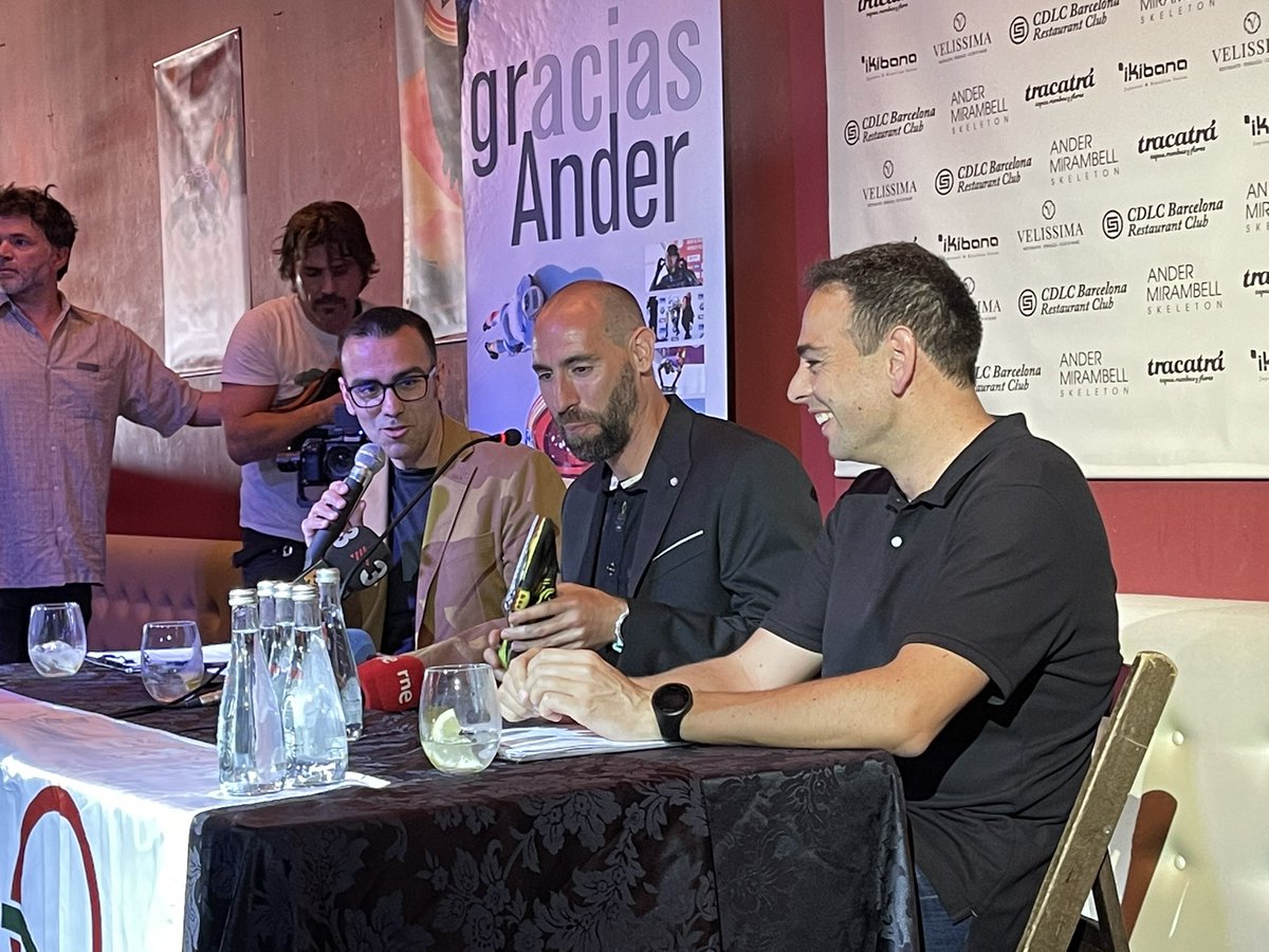 elegasolina's tweet photo. Un pionero skeleton @AnderSkeleton 🛷 anuncia retirada 39 años tras 15 temporadas empujando su trineo 4 JJOO 180 carreras y algunos huesos rotos. De los deportistas más especiales que he conocido. Gracias por dejarme ser parte de tu familia. A seguir volando #GoAnder 🇪🇸🙌👏♥️♥️ https://t.co/ldA41kvIU2
