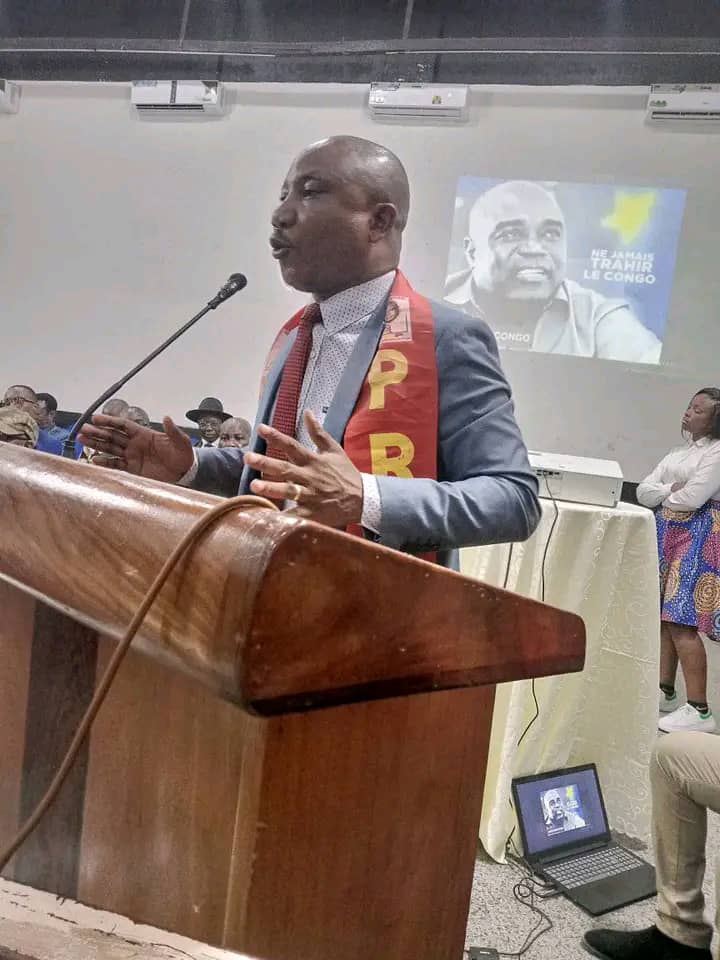 de_prp's tweet photo. Le parti de la révolution populaire, a rendu un vibrant hommage au soldat du peuple , Mzee Laurent Désiré K ce Mardi 17 Mai dans la grande salle de la paroisse Fatima ✊
@lusakuenoc @StanysBujakera @IsralMutombo11 @BrandonMilalu @philippenshimba @PatrickNkanga2 @patrickkanga63 https://t.co/nCZQTyvZy3