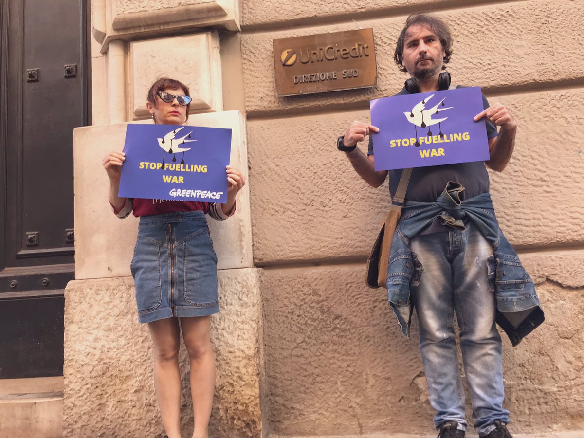 GLNapoli's tweet photo. @intesasanpaolo e @UniCredit_IT i vostri finanziamenti alle compagnie russe del petrolio e del gas alimentano la guerra di Putin, oltre a devastare il Pianeta. È ora d’investire nella pace e nella transizione energetica! #EndFossilsAndWars #StopFuellingWar #MoneyForChange #NoWar https://t.co/WybCO8vcD0