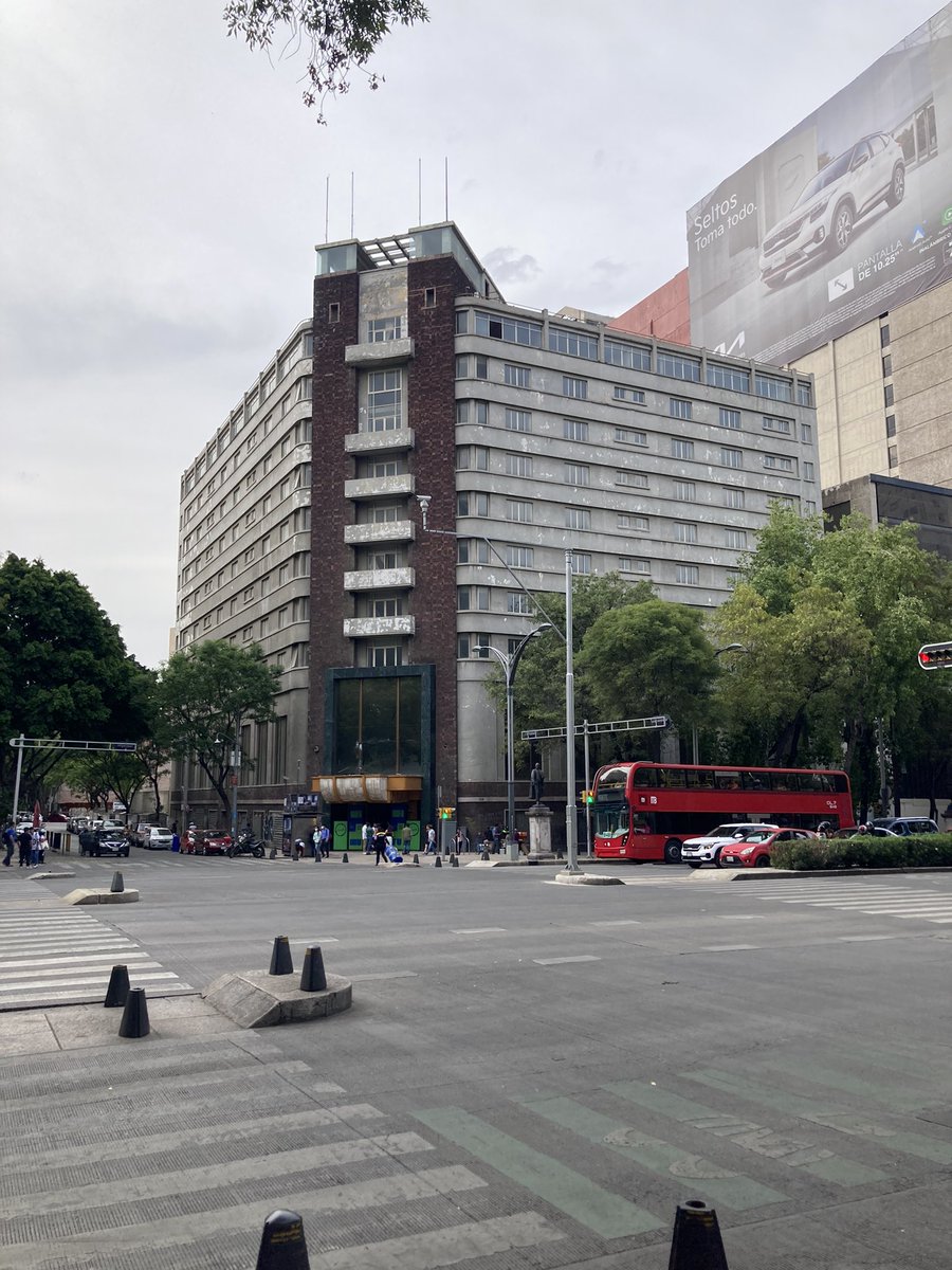 OscarBlancoCdmx's tweet photo. El abandonado Hotel Reforma en la CDMX. 🇲🇽🕷 https://t.co/8smZZKzCcM