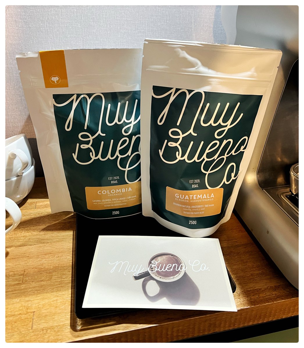 Tercera vez que me mandan café para probar y siento que llegué. Me enviaron 2 granos de MuyBuenoCo. Los estuve probando en mi IG (damian.cafecito) por si quieren asmr de café (?).

Posta gracias por el regalo! ☕️ <3.