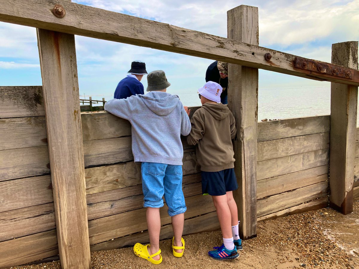RHS_Geo's tweet photo. A fantastic day with @RHSSuffolk #year10 today completing @Edexcel_Geog #coastalfieldwork. #geogurus on tour and wonderful company https://t.co/Hz2JSSnz2A
