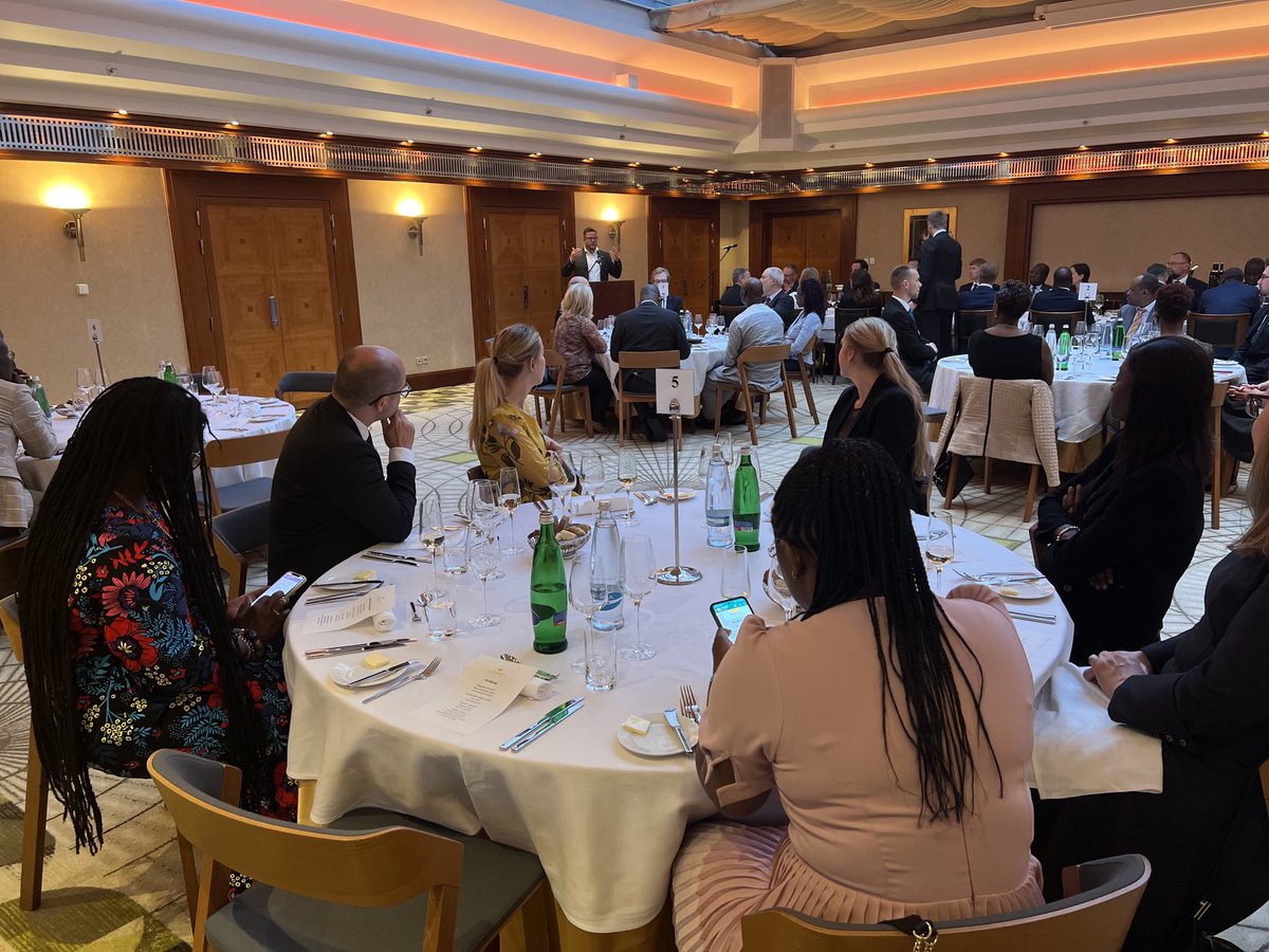Osm ministerských delegací z afrických zemí dorazilo dnes do ⁦<a href="/PrahaEU/">Hlavní město Praha</a>⁩ na konferenci ⁦<a href="/mzvcr/">Ministerstvo zahraničních věcí</a>⁩, ⁦<a href="/ZdravkoOnline/">Ministerstvo zdravotnictví</a>⁩ a ⁦<a href="/vnitro/">Ministerstvo vnitra</a>⁩ “Health Africa”. Děkujeme ⁦<a href="/honzabartosek/">Jan Bartošek</a>⁩, ⁦<a href="/TlapaMar/">Martin Tlapa</a>⁩ a ⁦<a href="/PetrFoit/">Petr Foit</a>⁩ za zahájení večeře v ⁦@HotelAlcron⁩.
