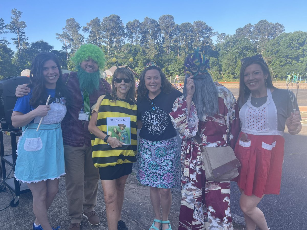 diane_dparr's tweet photo. Magical literature day @CFESmustangs #dressupforwork https://t.co/U97sRED40l