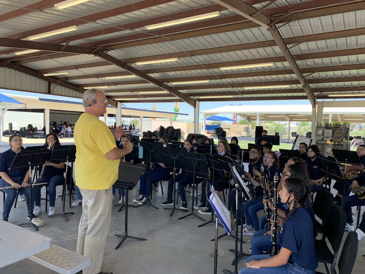 FMEagleMusic's tweet photo. Fun at Western Playland!! Superior rating!!! Proud of you 🎵💙🤘🏼@Fabens_Middle @MMontes_FMS @FISD_Wildcats https://t.co/uYVN0GYch3
