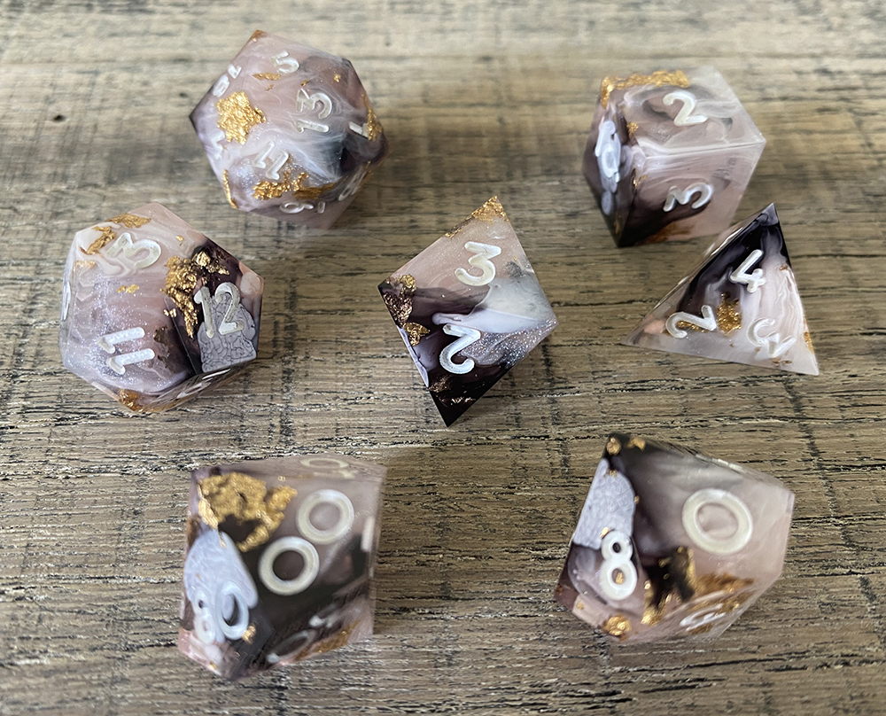 Poppy_Dice's tweet photo. Hey everyone, I'm having a restock on May 20th (9pm UTC+2), 10 sets will be available, you can see videos on my instagram🌷 https://t.co/9hTcqKJJk3