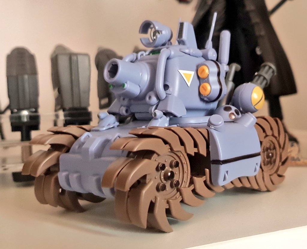sapinho33's tweet photo. Done!!! I finaly finish the metal slug sv-001 model kit!And i just want to say that it's soooo cooollllll!! Here some fotos! :) #pixelart #gaming #retrogamer #snk #neogeo #videogames #arcade #metalslug #modelkit #vintage #nazca #oldschool #game #sega #Nintendo #playstation https://t.co/UCWeTvBEgN